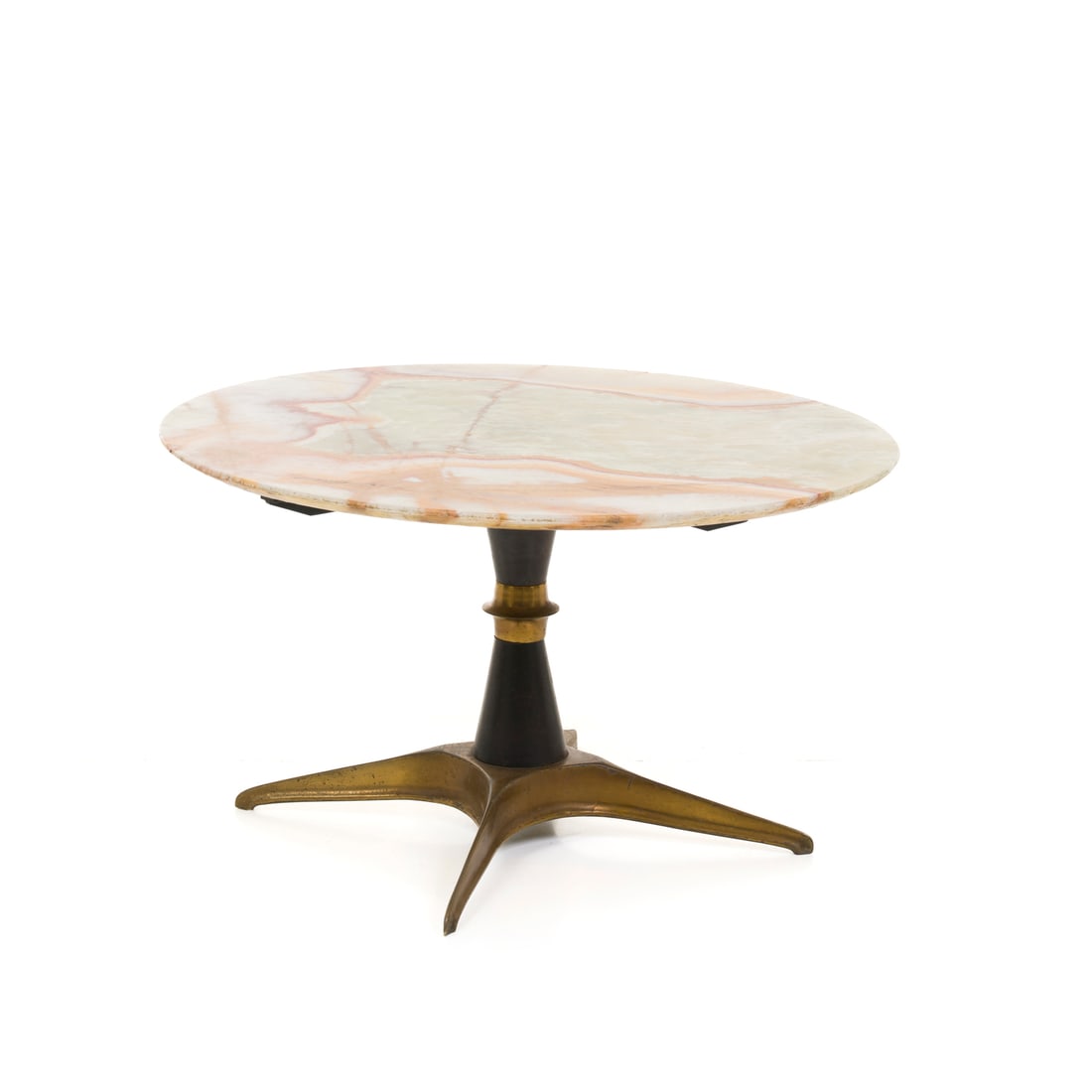 Cesare Lacca (Napoli 1929): Cesare Lacca (Napoli 1929) Tavolo basso occasionale Base in legno e ottone, ripiano in onice Prod. Italia, 1940 ca. h 40 cm d 70 cm Cesare Lacca (Naples 1929) An occasional low table Wood and brass ba