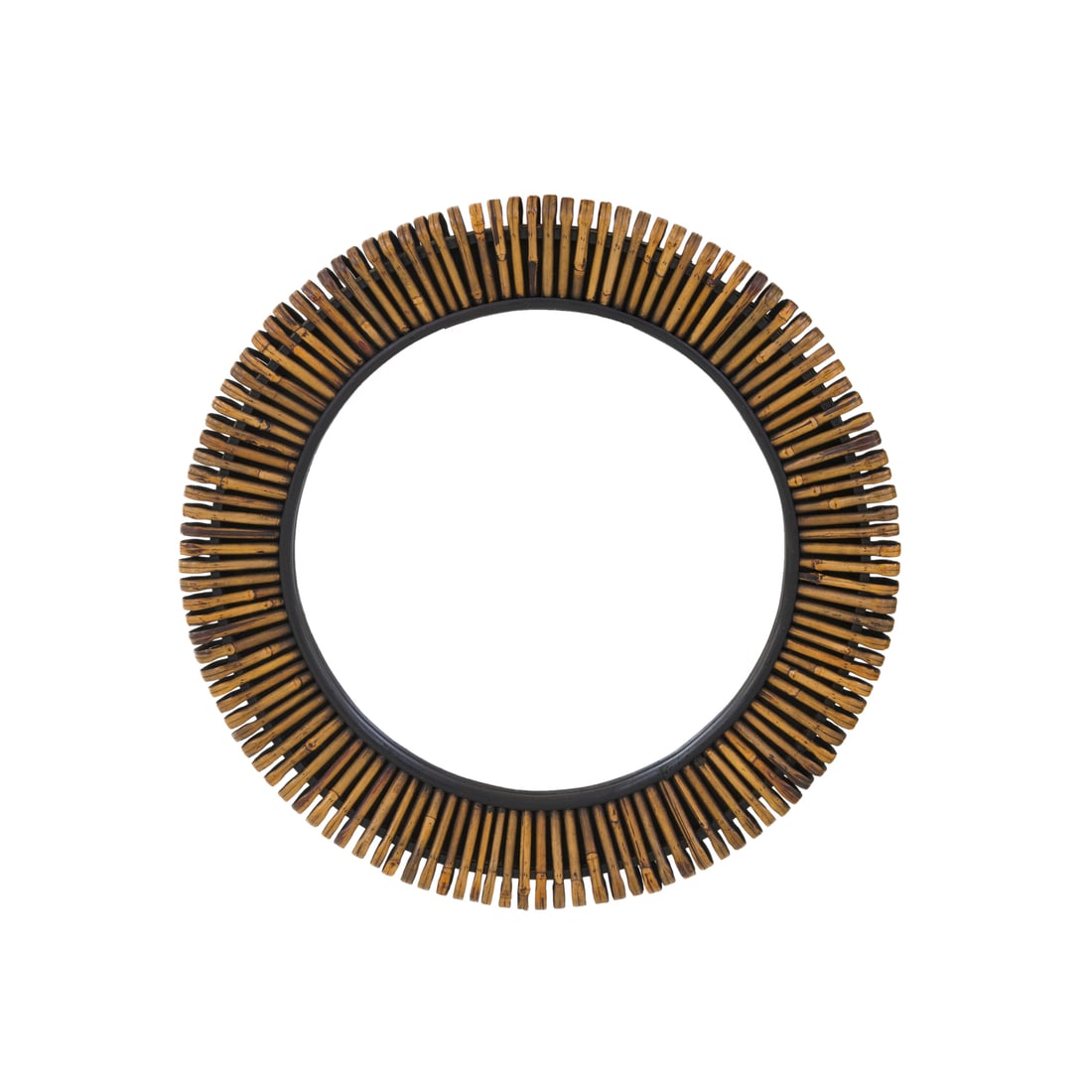 Manifattura italiana, 1970 ca.: Manifattura italiana Specchiera Struttura in legno e legno laccato, cornice in rattan Prod. Italia, 1970 ca. d 65 cm Italian manufacture A mirror Wood and lacquered wood structure, rattan frame Italy 