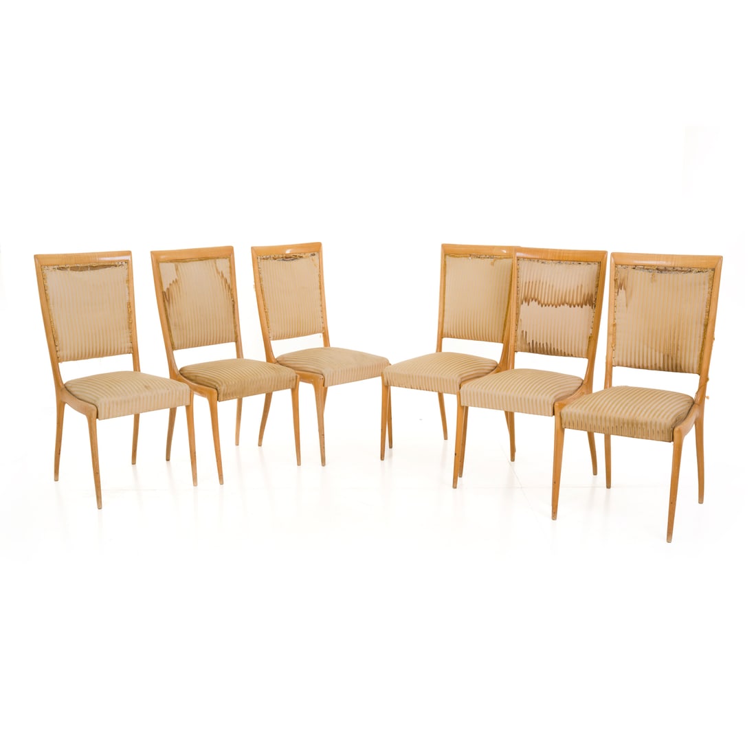 Manifattura italiana, 1940 ca.: Manifattura italiana Sei sedie Struttura in legno chiaro, rivestimenti in tessuto Prod. Italia, 1940 ca. 99 x 47 x 56 cm Italian manufacture A set of six chairs Light wood structure and fabric upholst
