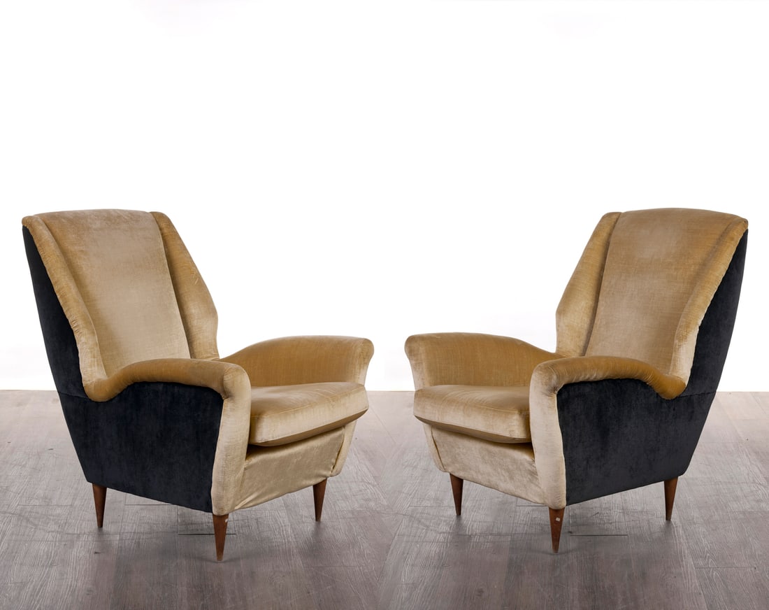 Gio Ponti (Milano 1891 - 1979): Gio Ponti (Milano 1891 - 1979) Coppia di poltrone Struttura in legno, puntali in legno, rivestimenti in tessuto policromo imbottito Prod. ISA Bergamo Italia, 1950 ca. 97 x 75 x 74 cm Gio Ponti (Milan 