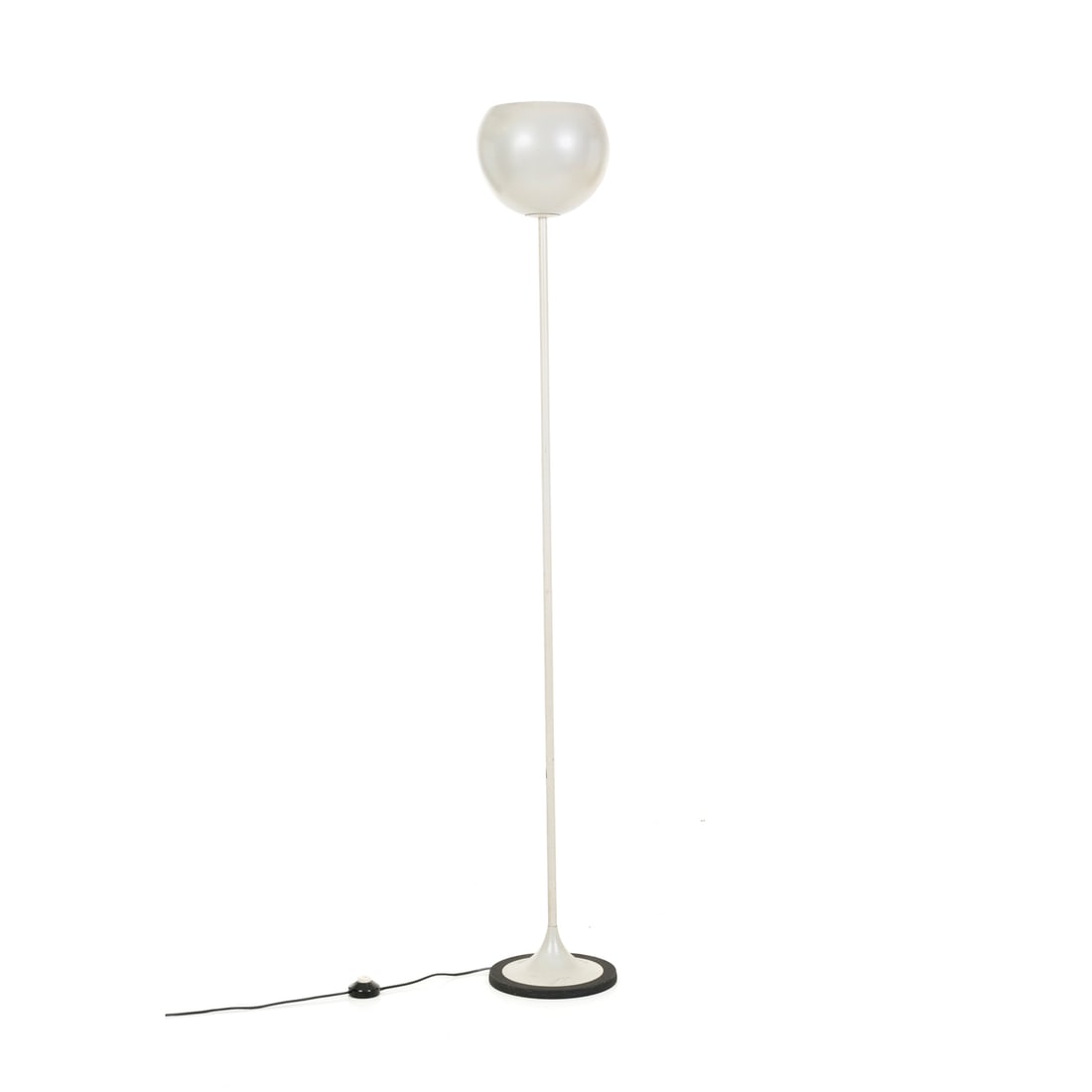 Stilnovo, Italia, 1960 ca.: Stilnovo Lampada da terra Struttura in metallo smaltato e alluminio Prod. Stilnovo Italia, 1960 ca. 167 x 24 cm Stilnovo A floor lamp Enamelled metal and aluminium structure Stilnovo Prod. Italy, circ
