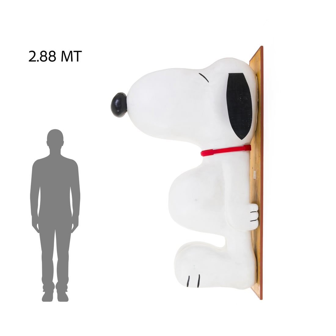 Snoopy gigante, Italia, XX secolo: Snoopy gigante Legno e materiale vario Prod. Italia, XX secolo 288 x 55 x 161 cm A giant Snoopy Wood and mixed media Italy Prod., 20th century 288 x 55 x 161 cm