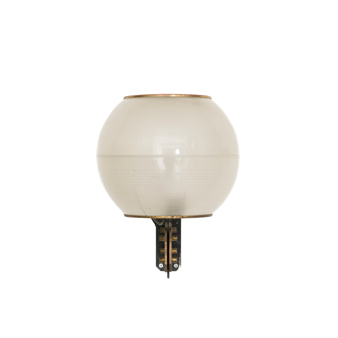 Greco, Italia, 1960 ca.: Greco Lampada da parete Mod. Feltre Struttura in ottone e metallo patinato, paralumi in vetro stampato e pressato Prod. Greco Italia, 1960 ca. 32 x 25 x 32 cm Greco A wall lamp Feltre Mod. Brass and p