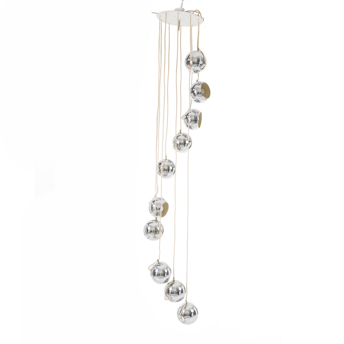Goffredo Reggiani, Italia, 1970 ca.: Goffredo Reggiani Lampada a sospensione a dieci lumi Struttura e diffusori in acciaio cromato Prod. Reggiani Italia, 1970 ca. 200 x 32 x 32 cm Goffredo Reggiani Ten-light pendant lamp Chrome-plated st