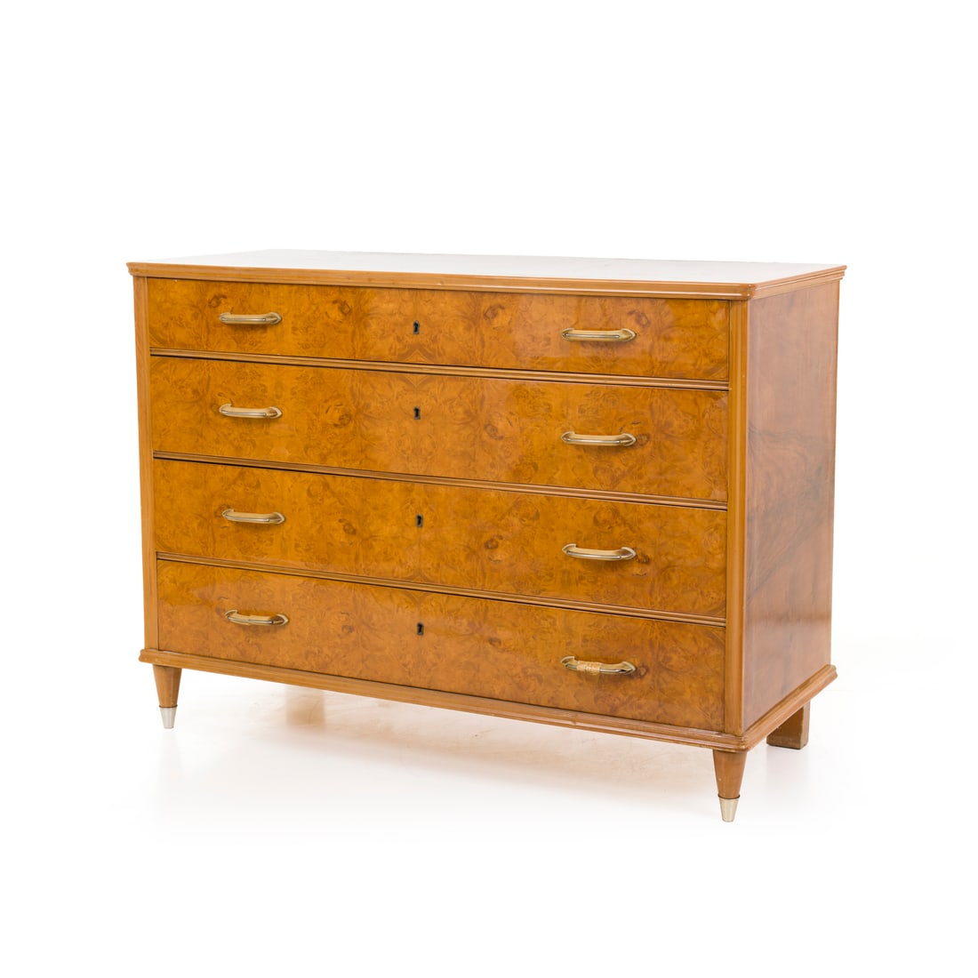 Manifattura italiana, 1940 ca.: Manifattura italiana Mobile contenitore Struttura in legno impiallacciato radica, puntali in ottone Prod. Italia, 1940 ca. 87,5 x 120 x 50 cm Italian manufacture A storage cabinet Structure in burr ve