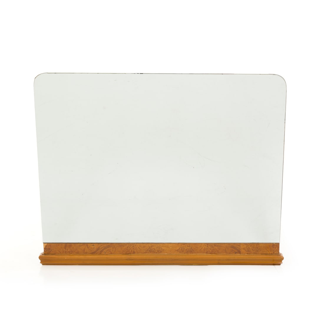 Manifattura italiana, 1940 ca.: Manifattura italiana Specchiera Struttura in legno impiallacciato, cristallo molato e specchiato Prod. Italia, 1940 ca. 73 x 98 cm Italian manufacture A mirror Veneered wood structure, cut and mirrore