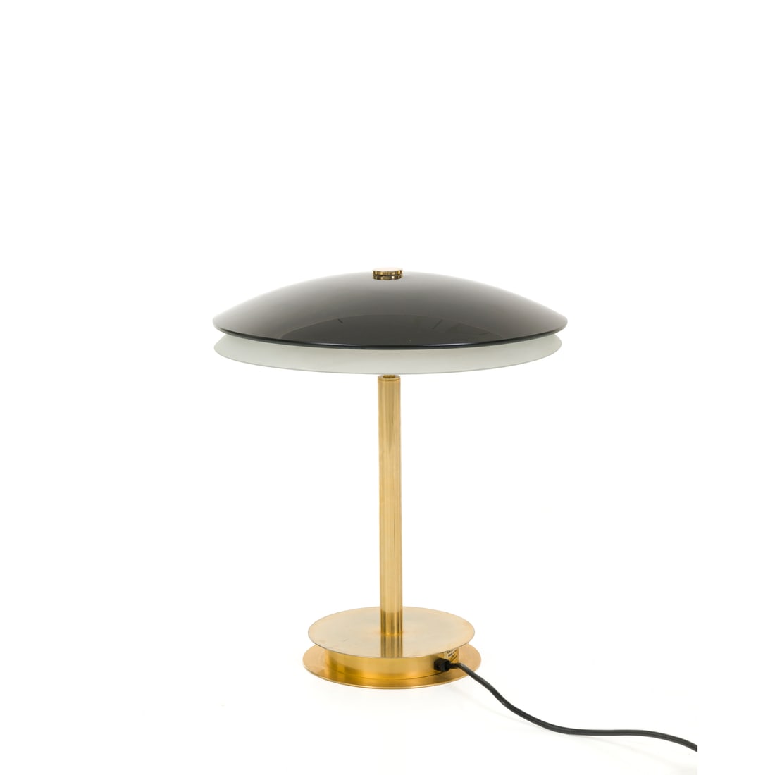 Fontana Arte, Italia, 1990 ca.: Fontana Arte Lampada da tavolo Mod. 2280/Bis Stelo e base in ottone, paralume in vetro stampato e vetro opalino Prod. Fontana Arte Italia, 1990 ca. 46 x 38 cm Etichetta della manifattura Bibliografia: