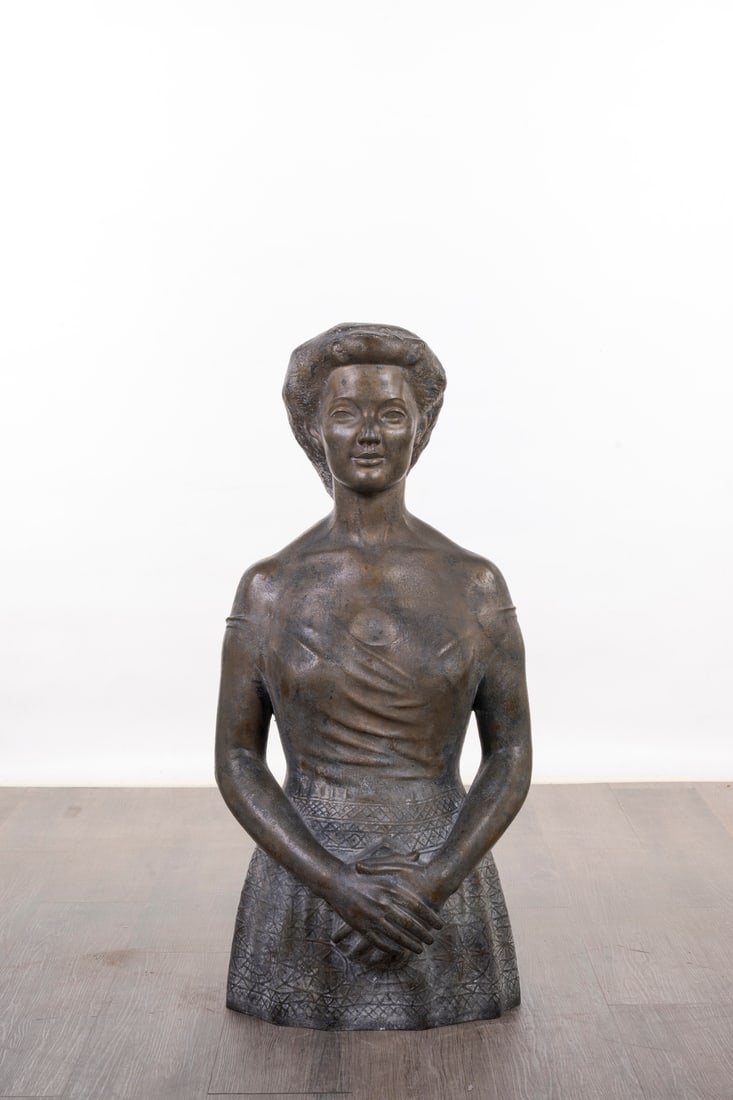Angelo Biancini (Castel Bolognese 1911 - 1988): Angelo Biancini (Castel Bolognese 1911 - 1988) Figura di elegante signora Bronzo 96 x 47 x 14 cm Firmata sulla veste Angelo Biancini (Castel Bolognese 1911 - 1988) Figure of an elegant lady Bronze 96 