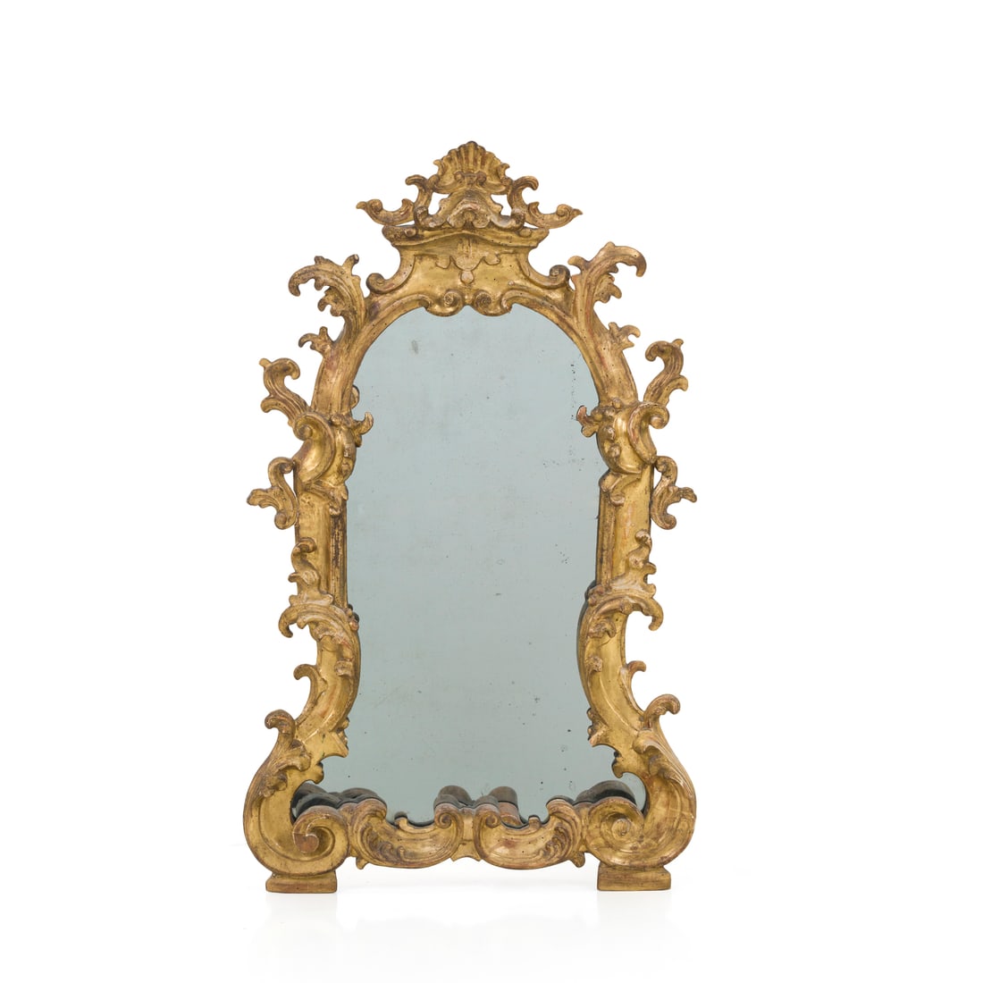 Specchiera, Genova, XVIII secolo: Specchiera Legno scolpito dorato Genova, XVIII secolo 104 x 61 cm A mirror Carved gilt wood Genoa, 18th century 104 × 61 cm