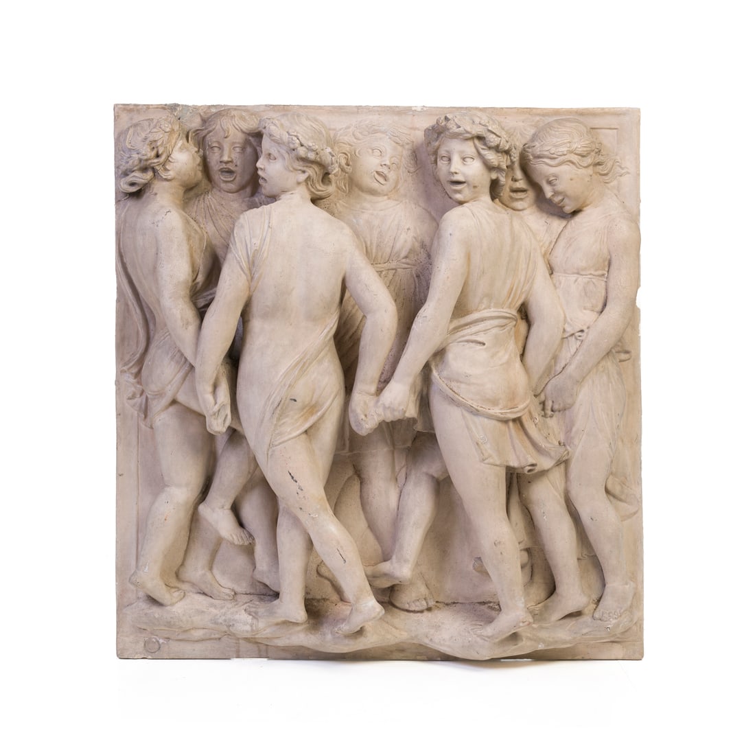 Manifattura italiana del XIX secolo, da Luca della Robbia: Manifattura italiana del XIX secolo, da Luca della Robbia Bimbi in cerchio Gesso 95 x 90 x 27 cm L'opera riprende uno degli altorilievi della Cantoria del Duomo di Firenze Italian manufacture 19th cen