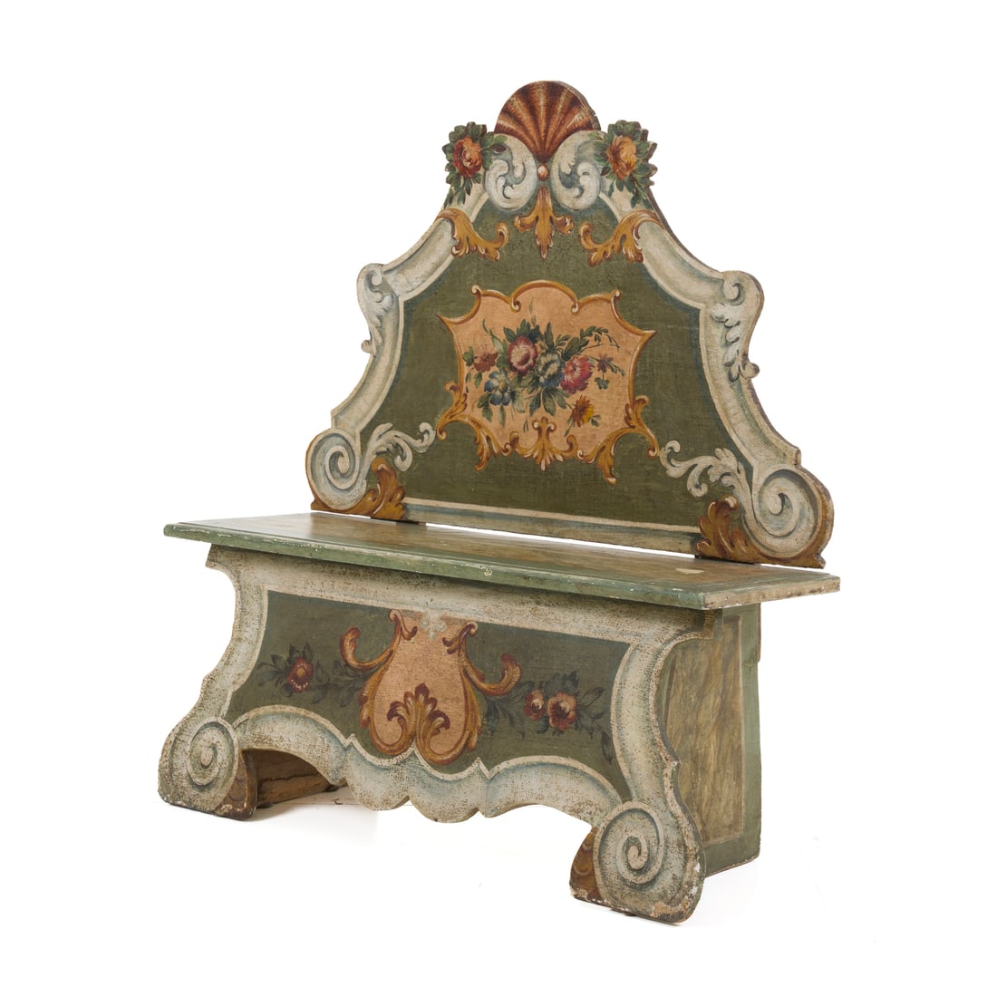 Panca, Italia, XVIII secolo: Panca con decoro a volute ed elementi floreali policromi su fondo verde Legno laccato Italia, XVIII secolo 118 x 107 x 35 cm Schienale sagomato con vaso fiorito entro cartiglio A bench with scrollwork