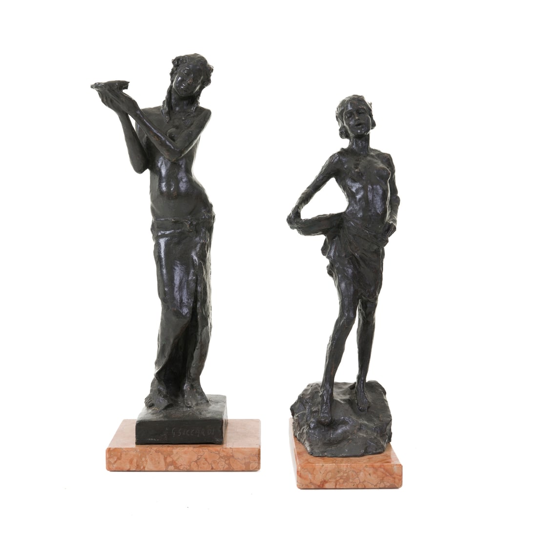 Giuseppe Siccardi (Albino 1883 - Bergamo 1956): Giuseppe Siccardi (Albino 1883 - Bergamo 1956) Ragazza con piatto - Ragazza con cesto Bronzo h 52 cm (base esclusa), firmata frontalmente sulla base h 46 cm (base esclusa), firmata a destra sulla base