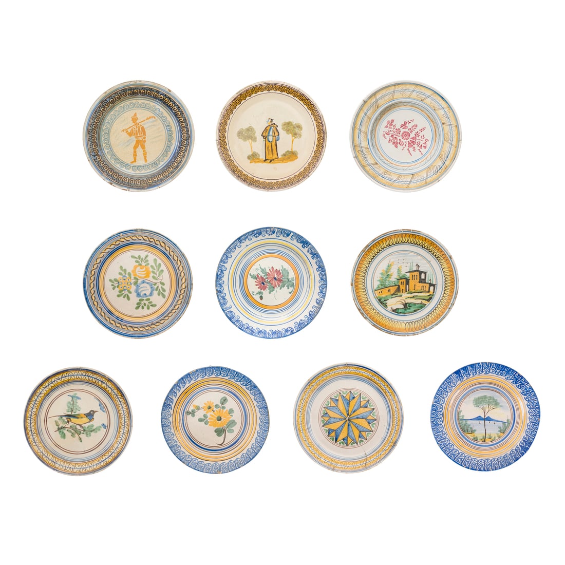 Dieci piatti, manifattura italiana, XVII - XIX secolo: Dieci piatti da parata Ceramica smaltata con decori policromi Manifattura italiana, dal XVII al XIX secolo Differenti dimensioni d 51 cm (max) Ten plates Glazed ceramic with polychrome decoration Ital