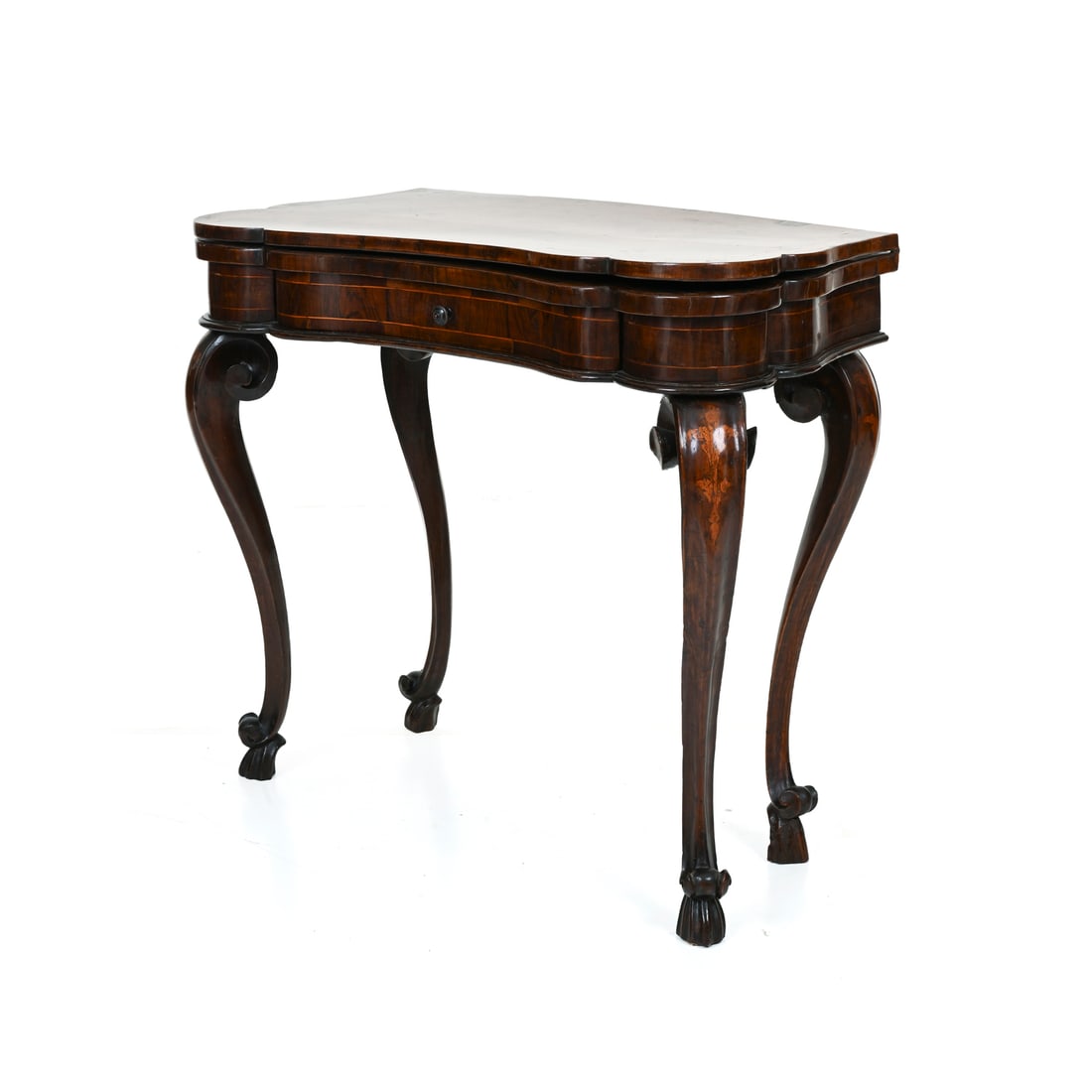 Tavolo consolle, Emilia, XVIII secolo: Tavolo consolle lastronato con piano a libro Noce e radica Emilia, XVIII secolo 77 x 85 x 40 cm Interno del piano finemente intarsiato con scacchiera, fascia sottopiano con cassetto, gambe cabriole co