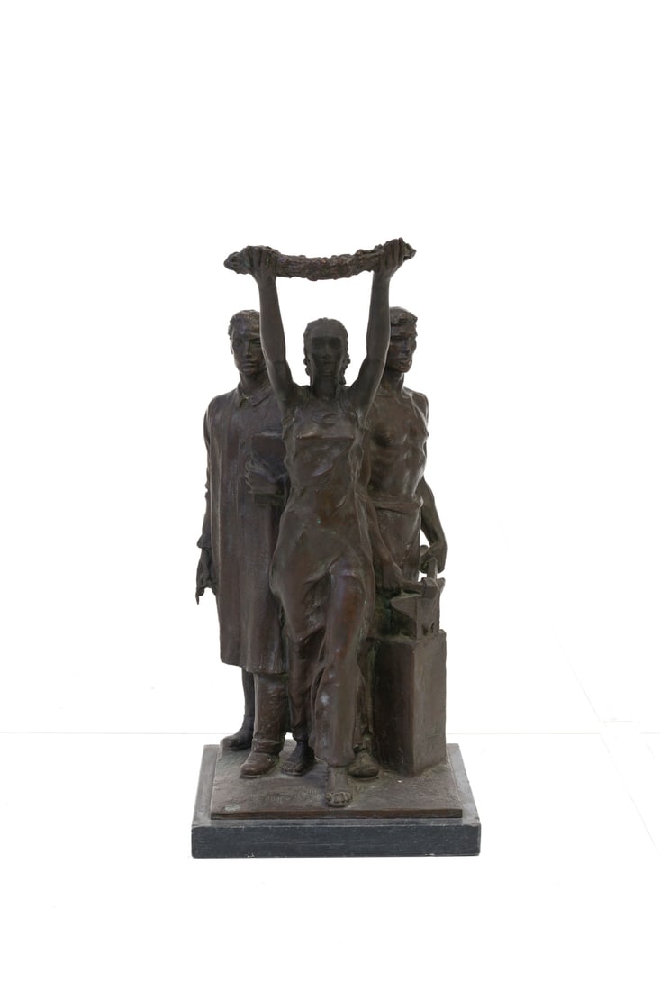 Angelo Ferreri (Milano 1912 - 2010): Angelo Ferreri (Milano 1912 - 2010) Allegoria del Progresso Bronzo 56 x 26 x 26 cm Angelo Ferreri (Milan 1912 - 2010) Allegory of the Progress Bronze 56 × 26 × 26 cm