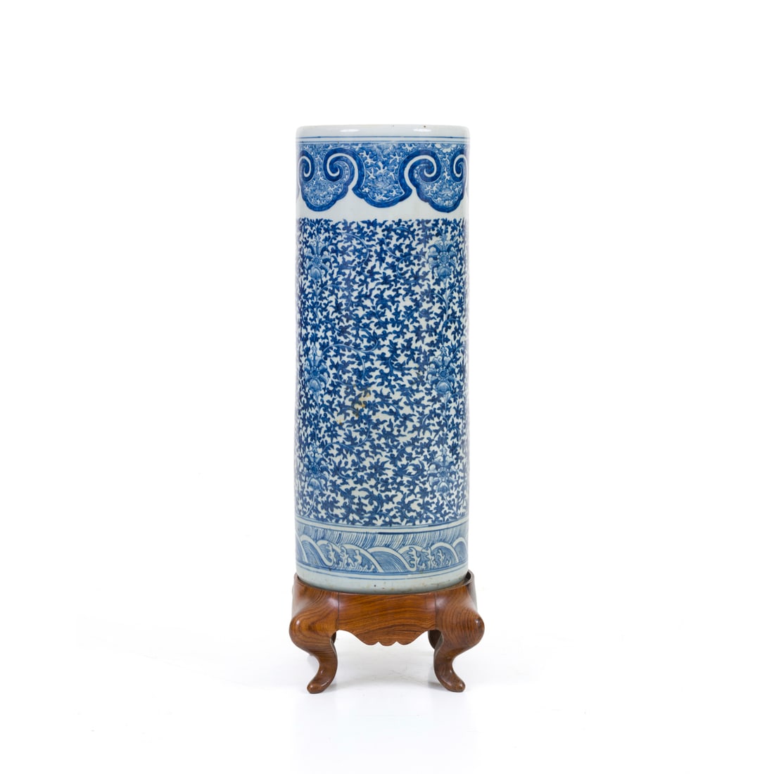 Grande vaso, Cina, prima metà del XIX secolo: Grande vaso Porcellana bianca e blu con decoro floreale Cina, Dinastia Qing, prima metà del XIX secolo h 61 cm Proveniente da negozio Venini Bologna (parziale etichetta interna) A large vase Blue and