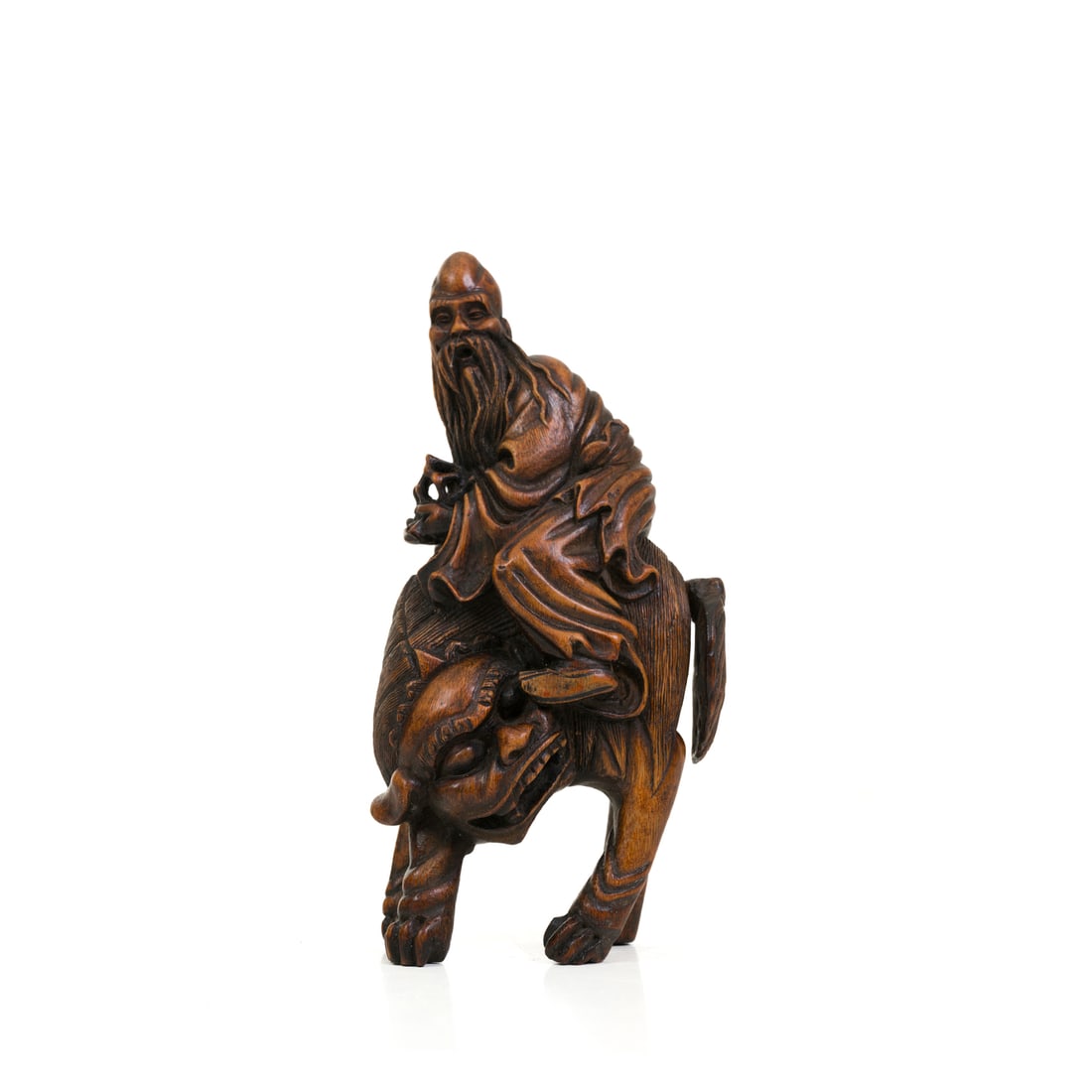 Figura di saggio, Cina, seconda metà XIX inizio XX secolo: Figura di saggio su cane di Pho Bambù Cina, Dinastia Qing, seconda metà del XIX inizio del XX secolo h 26 cm A figure of a sage on a Pho dog Bamboo China, Qing Dynasty, second half of the 19th early