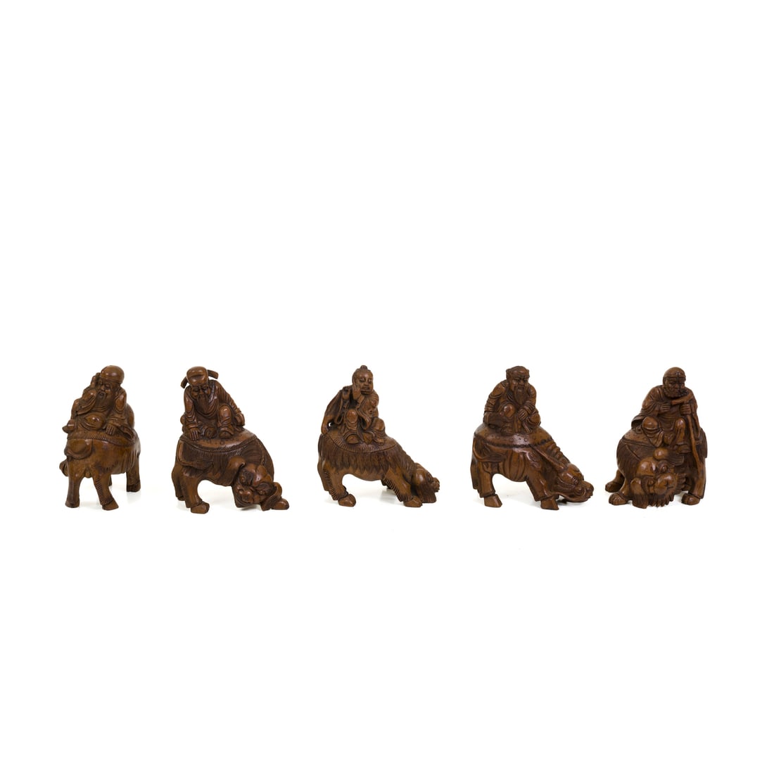 Cinque figure di saggi, Cina, XIX/XX secolo: Cinque figure di saggi Bambù scolpito e lavorato Cina, Dinastia Qing, XIX/XX secolo 16,5 x 15 x 12 cm Five figures of sages Carved and worked bamboo China, Qing Dynasty, 19th/20th century 16,5 x 15 x