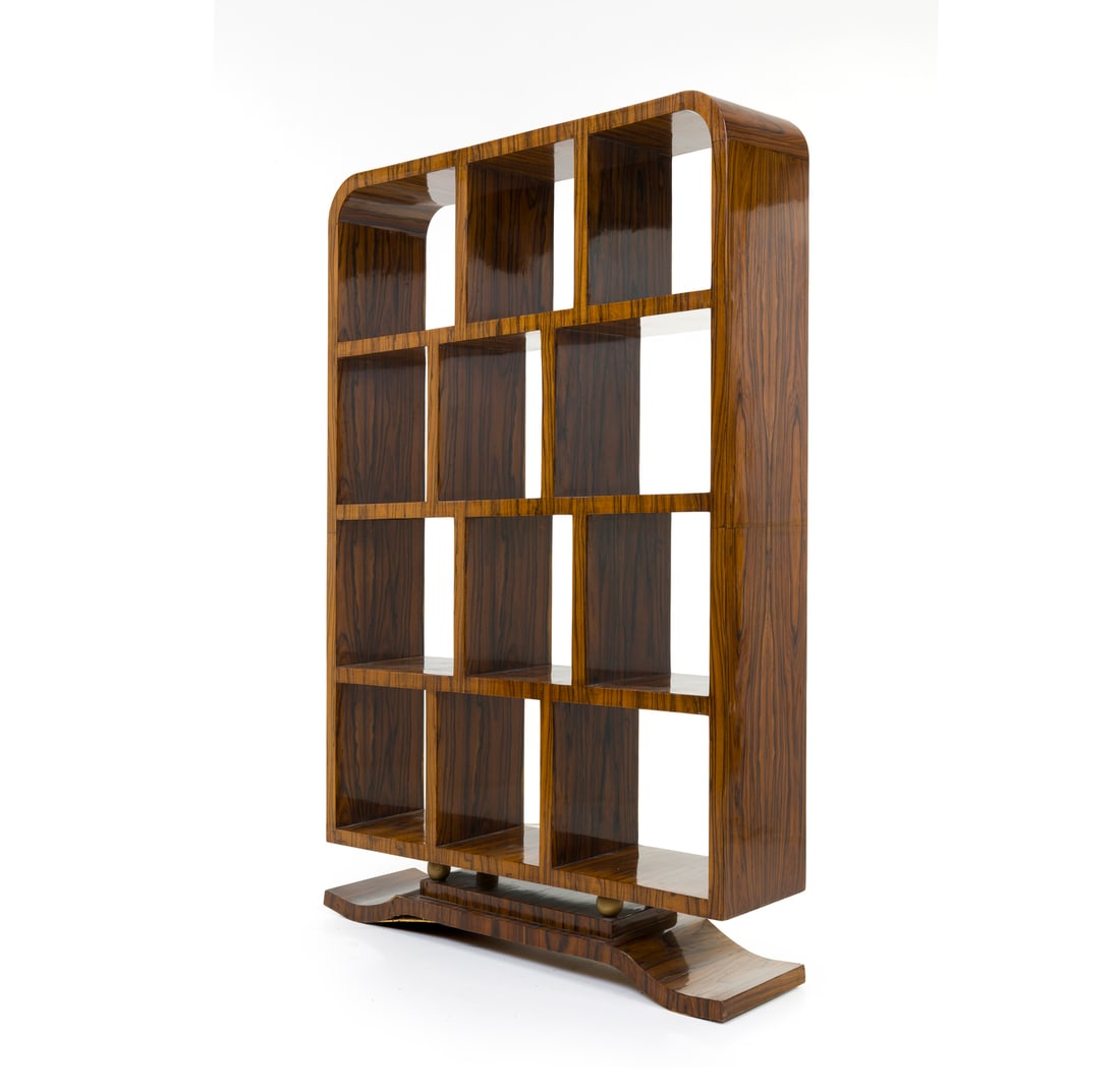 Manifattura italiana, 1940 ca.: Manifattura italiana Libreria da centro Art Déco Struttura in legno curvato ed impiallacciato e elementi in legno dorato Prod. Italia, 1940 ca. 183 x 120 x 30 cm Italian manufacture An Art Déco cent