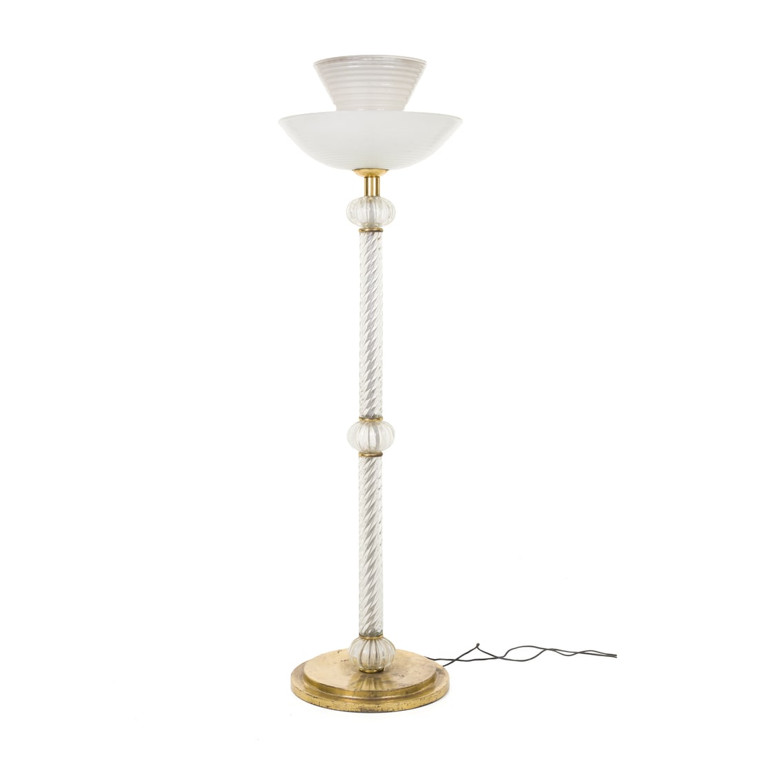 Barovier & Toso, Murano, 1940 ca.: Barovier & Toso Lampada da terra Struttura in ottone, decori in vetro di Murano a torciglione, doppio paralume in vetro pulegoso Prod. Murano, Italia, 1940 ca. h 172 cm d 50 cm Barovier & Toso A floor