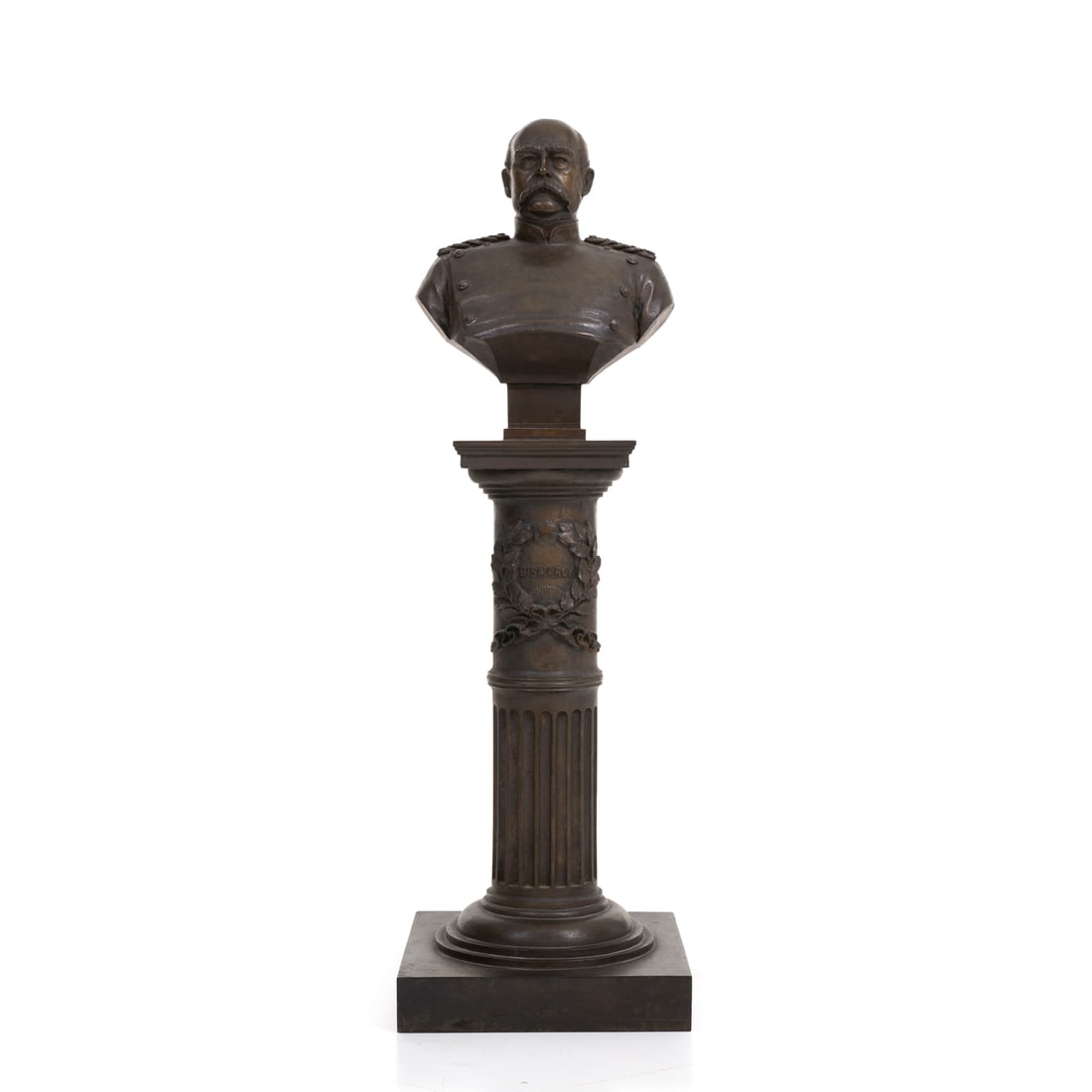 Scultore italiano della fine del XIX secolo: Scultore italiano della fine del XIX secolo Busto di Ottone di Bismarck su colonna decorata con alloro Bronzo 50 x 16 x 16 cm Reca iscrizione GP DELLE PIANE GENOVA MDCCCXCIX Italian sculptor of the la