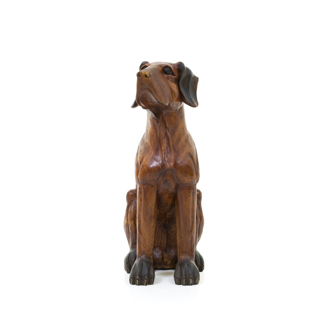 Manifattura italiana, XIX/XX secolo: Manifattura italiana Figura di cane Legno scolpito e laccato Italia, XIX/XX secolo 77 x 50 x 30 cm Italian manufacture Figure of a dog Carved and lacquered wood Italy, late 19th/early 20th century 77 