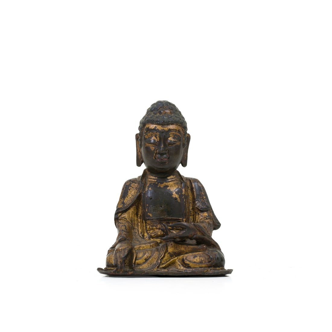 Figura di Buddha, Cina, XVI secolo: Figura di Buddha Bronzo dorato Cina, Dinastia Ming, XVI secolo h 21 cm Figure of Buddha Gilt bronze China, Ming Dynasty, 16th century h 21 cm