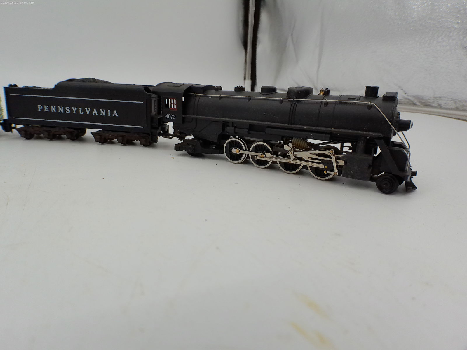 HO Scale Train Set Engine 4 Box Cars (1 of 7)