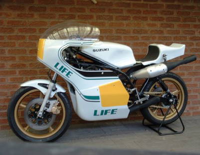 SUZUKI RG500 MK1: During the first half of the Seventies Suzuki's efforts in the 500cc class had been focused on machines utilising a twin cylinder two stroke engine developed from the road going T500 powerplant. In