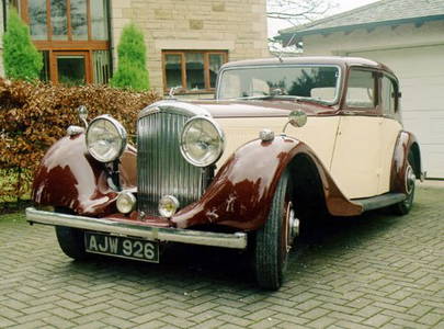 3042: 1937 BENTLEY 4.25 LITRE SALOON