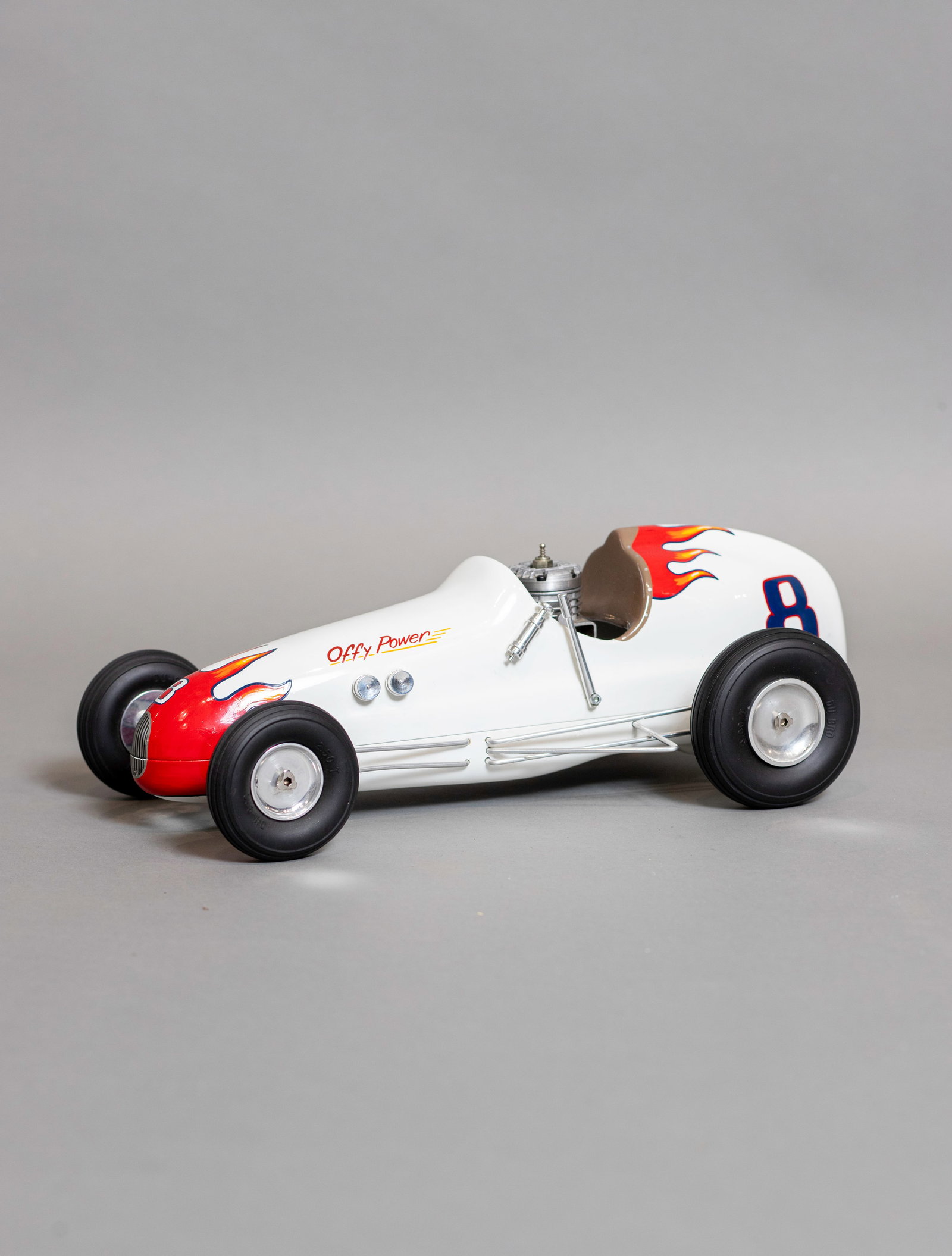 Knoxville "Offy Power" White Model Tether Car (1 of 4)