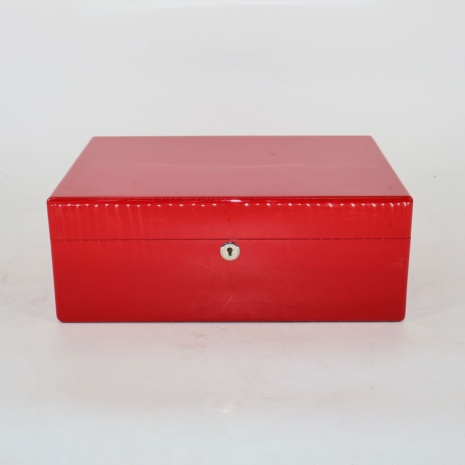 Red Lacquer Humidor (1 of 4)