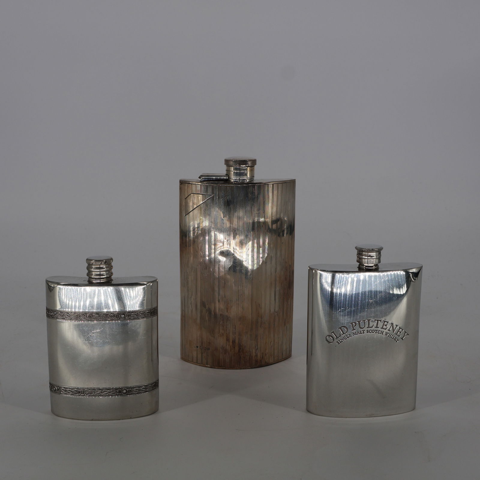 3pc Drink Flasks: The three-piece lot featuring vintage drink flasks offers a delightful collection that combines nostalgia with practicality. Each flask in the set exudes a sense of timeless charm and craftsmanship, r