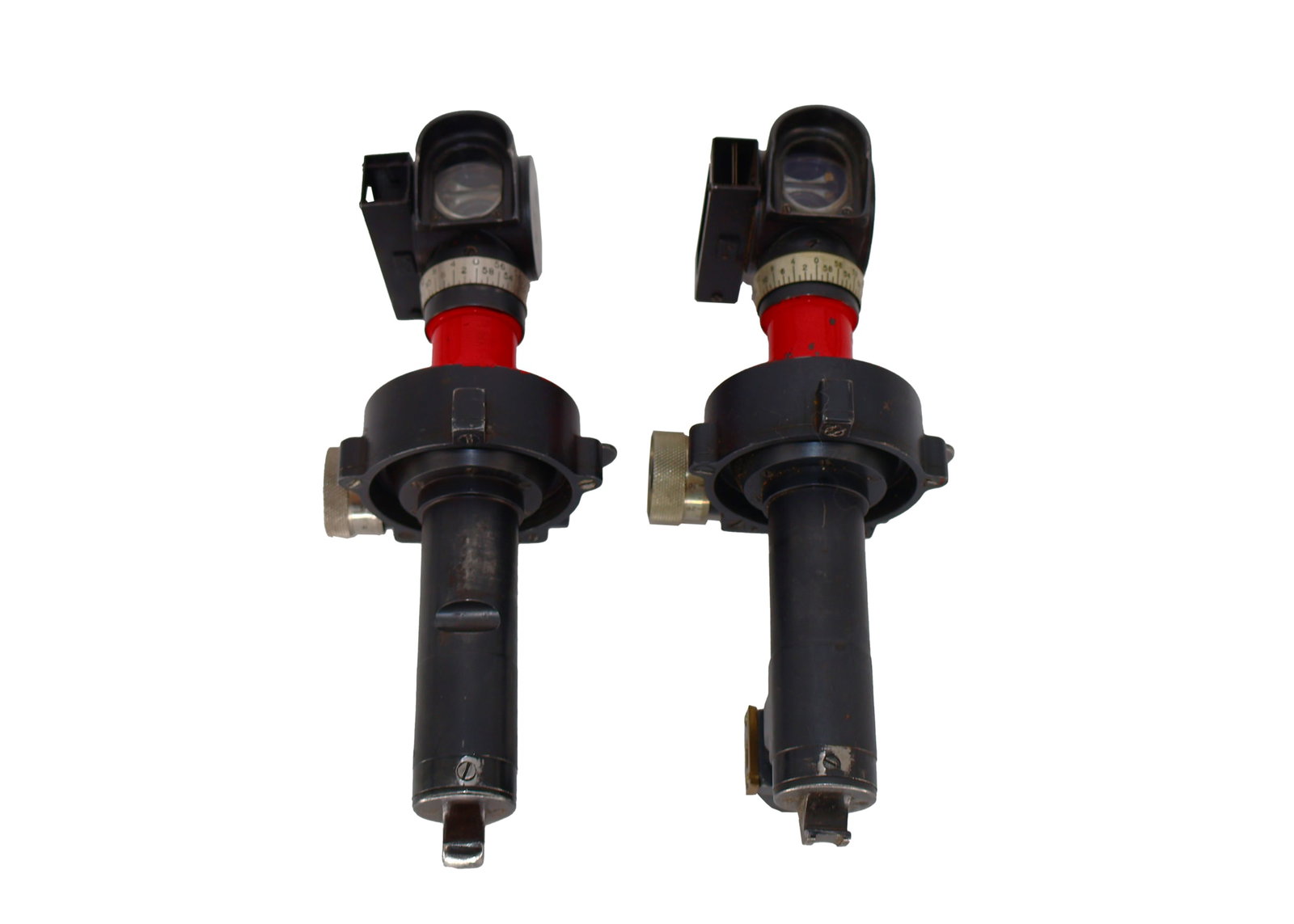 2pc WWII Rbl.F. 16 German Army 7.5cm Howitzer Artillery Gun Scope Sight Goerz: The WWII Rbl.F. 16 German Army 7.5cm Howitzer Artillery Gun Scope Sight Goerz is a significant artifact from World War II, representing the precision and technological sophistication of German artille