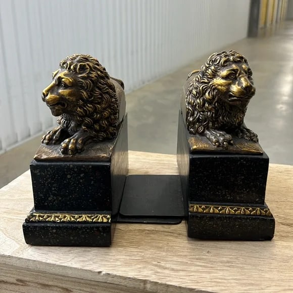 Borghese Vintage Lion Bookends (1 of 10)