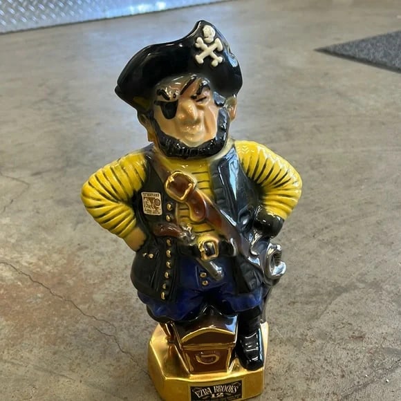 Ezra Brooks 12-Year-Old Pirate Decanter (1 of 12)