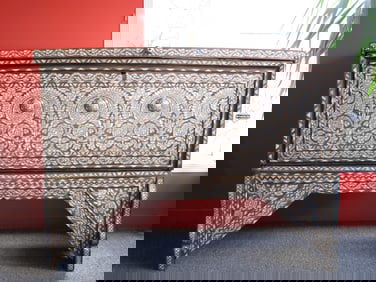 Museum-Quality Dowry Chest – Syrian Masterpiece with Mother-of-Pearl Inlay