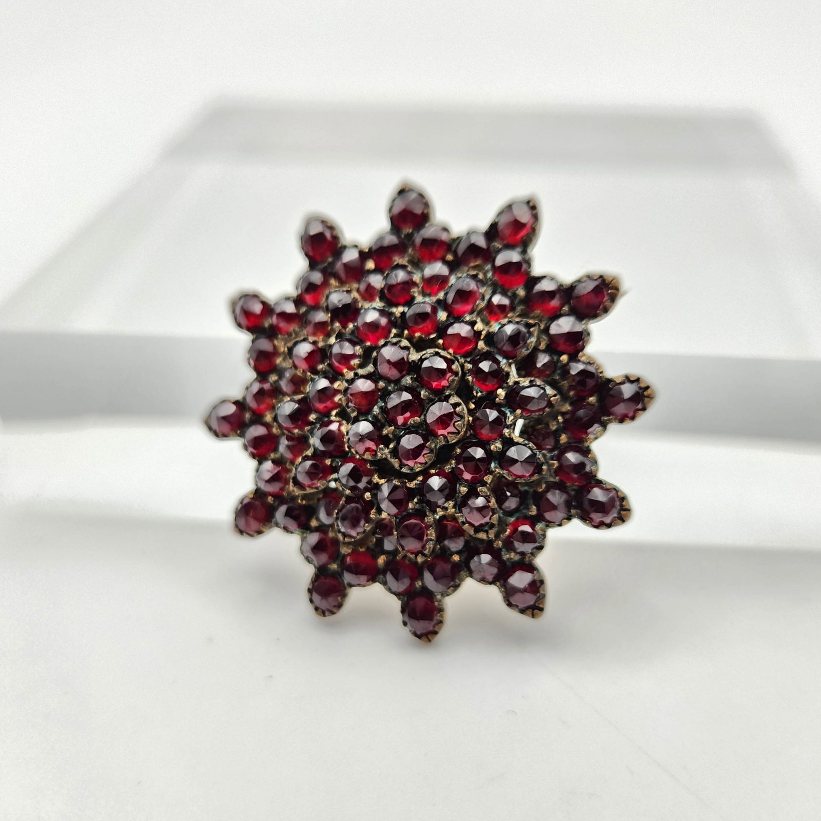 Antique Bohemian Garnet Brooch 8g: Antique Bohemian Garnet Brooch 8g