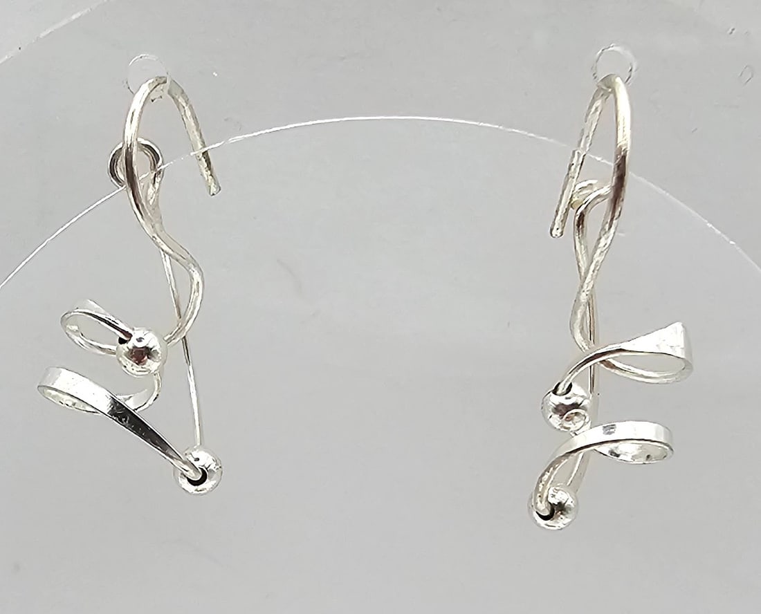 Signed Sterling Silver Earrings 1.4 G (1 of 3)