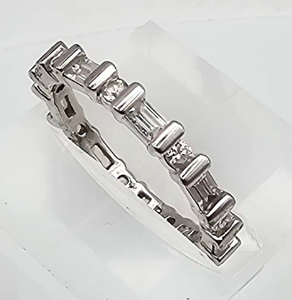 Ross Simons Cubic Zirconia Sterling Silver Pendant 2.3 G (1 of 3)