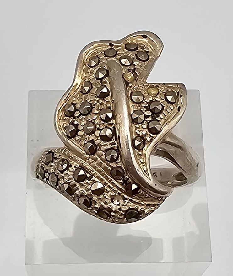 Marcasite Sterling Silver Leaf Ring Size 7 6.4 G: Marcasite Sterling Silver Leaf ring size 7 6.4 g
