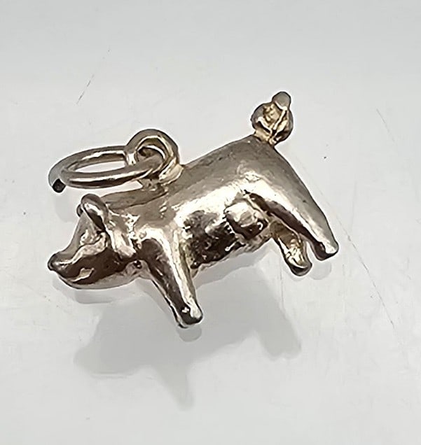 Sterling Silver Pig Charm 2.2 G: Sterling Silver pig charm 2.2 g