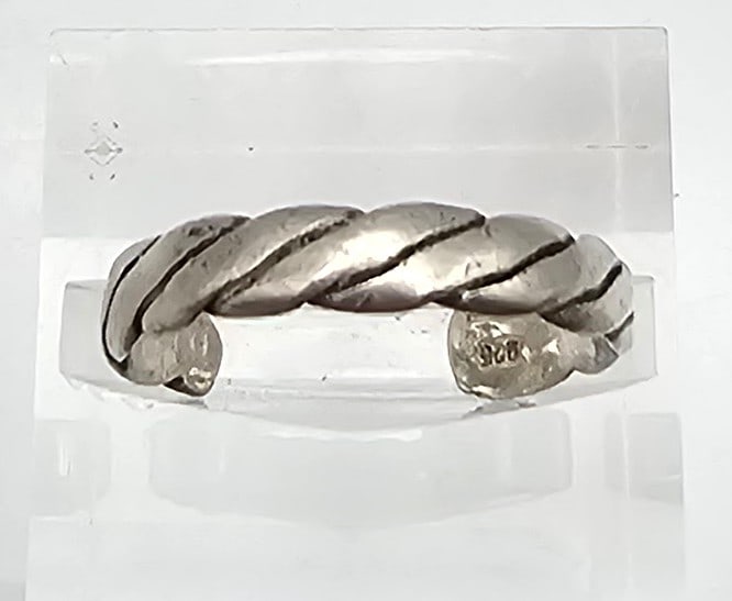 Sterling Silver Twist Ring 1.5 G (1 of 4)