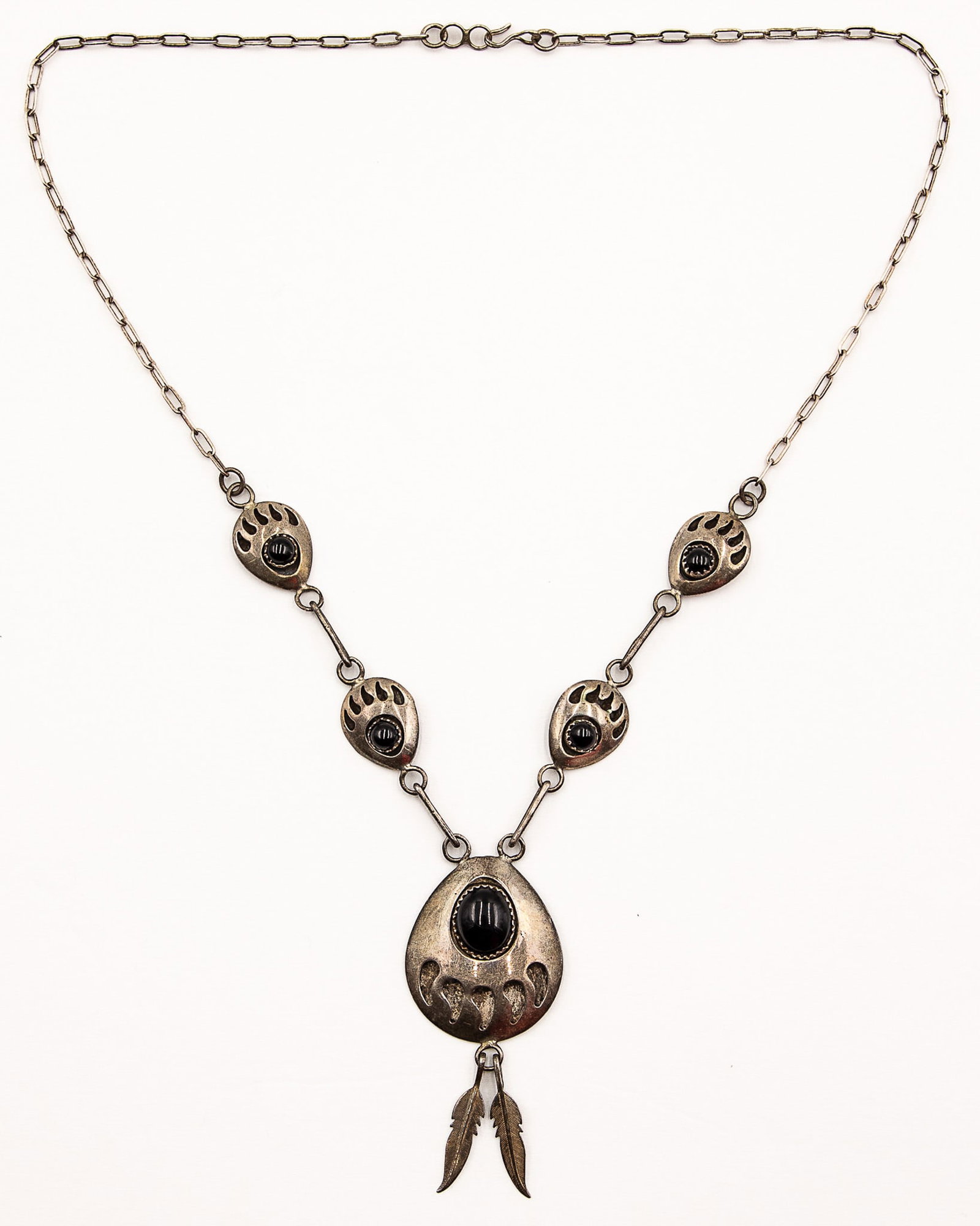 Vintage Navajo Bear Paw Onyx Necklace: Vintage Navajo Bear Paw Onyx Necklace 15g