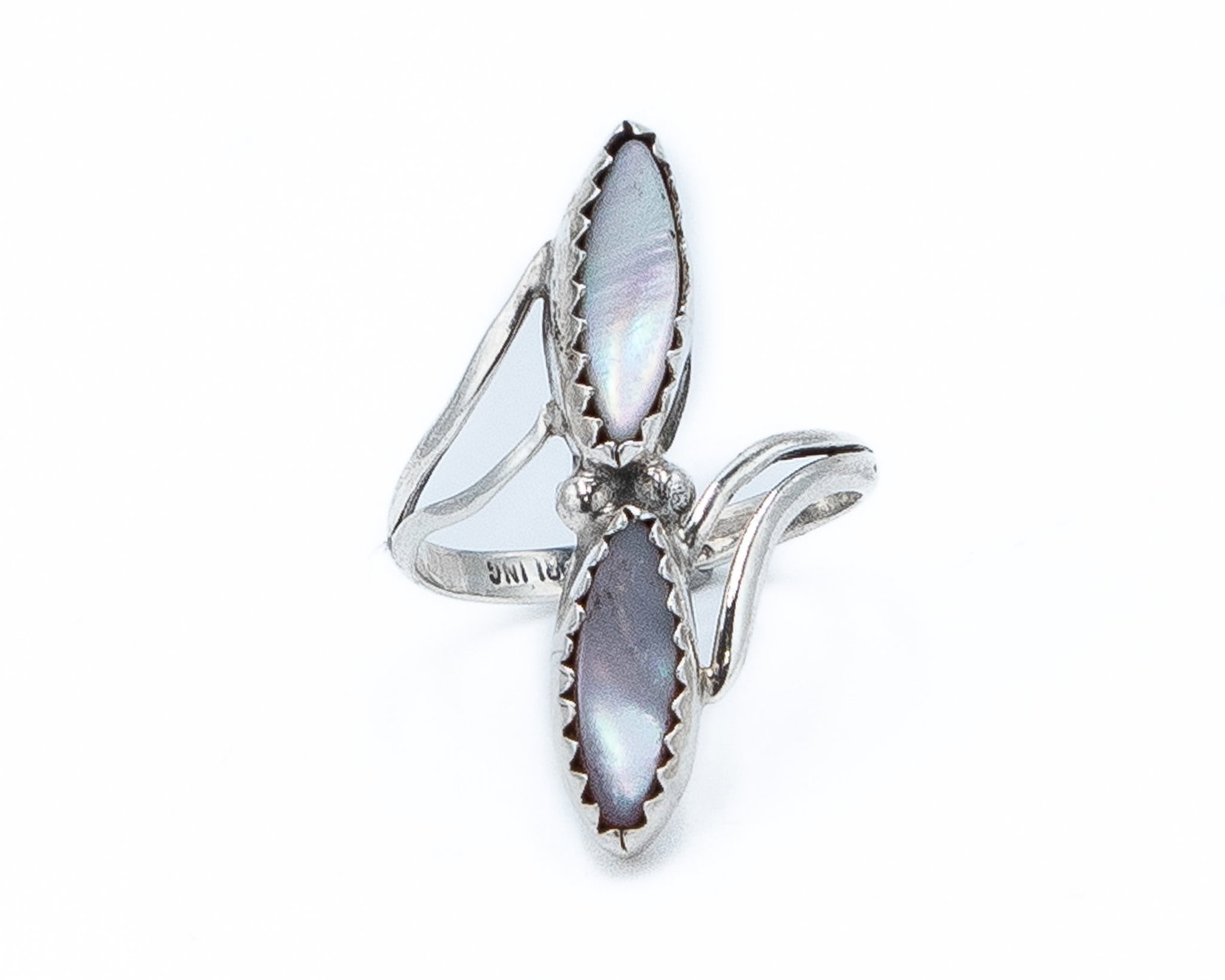 Sylvia Chee Navajo Sterling Ring Sz 5.5: Sylvia Chee Navajo Mother Of Pearl Sterling Ring Sz 5.5, 2g