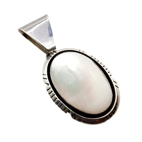 Vintage Carol Felley Sterling Mother Of Pearl Pendant 19.2g