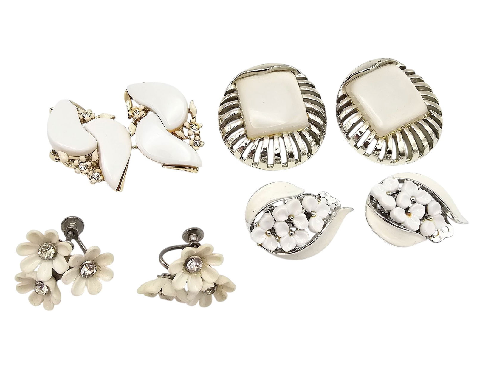 Lisner Vintage Lot 4 White Thermoset/Lucite Earrings: Lisner Vintage Lot 4 White Thermoset/Lucite Earrings