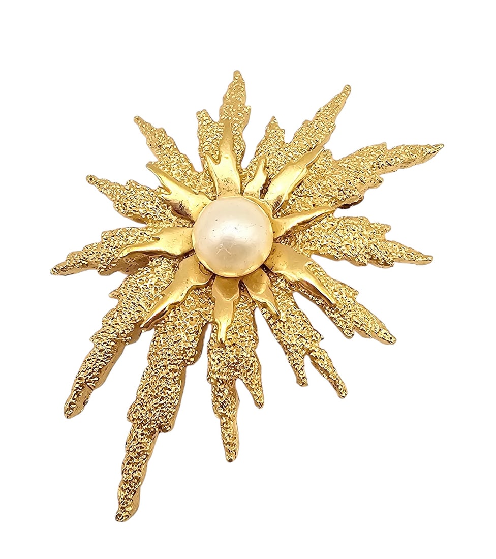 Alfred Philippe Vintage Crown Trifari Faux Pearl Textured Gold Tone Star Sunburst Brooch: Alfred Philippe Vintage Crown Trifari Faux Pearl Textured Gold Tone Star Sunburst Brooch