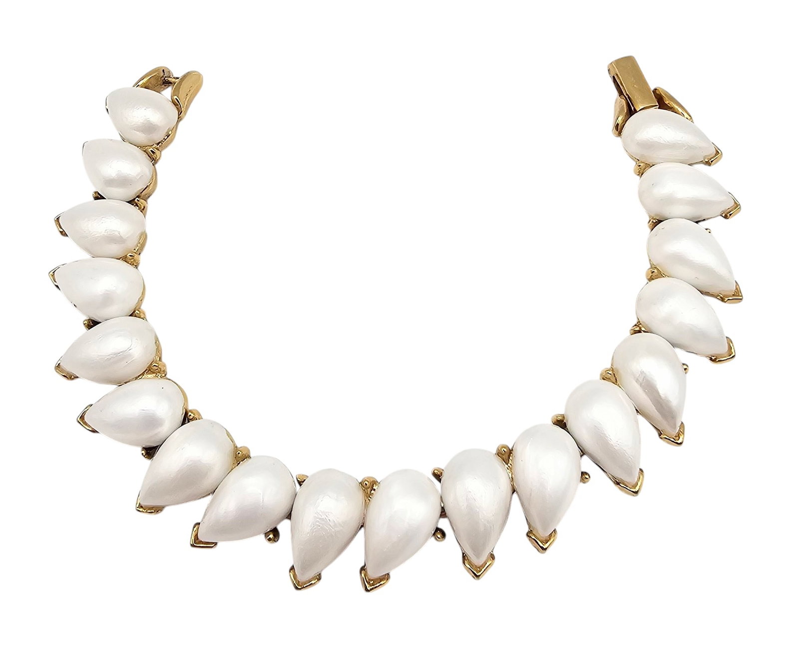 Crown Trifari Vintage Faux Pearl Gold Tone Bracelet: Crown Trifari Vintage Faux Pearl Gold Tone Bracelet