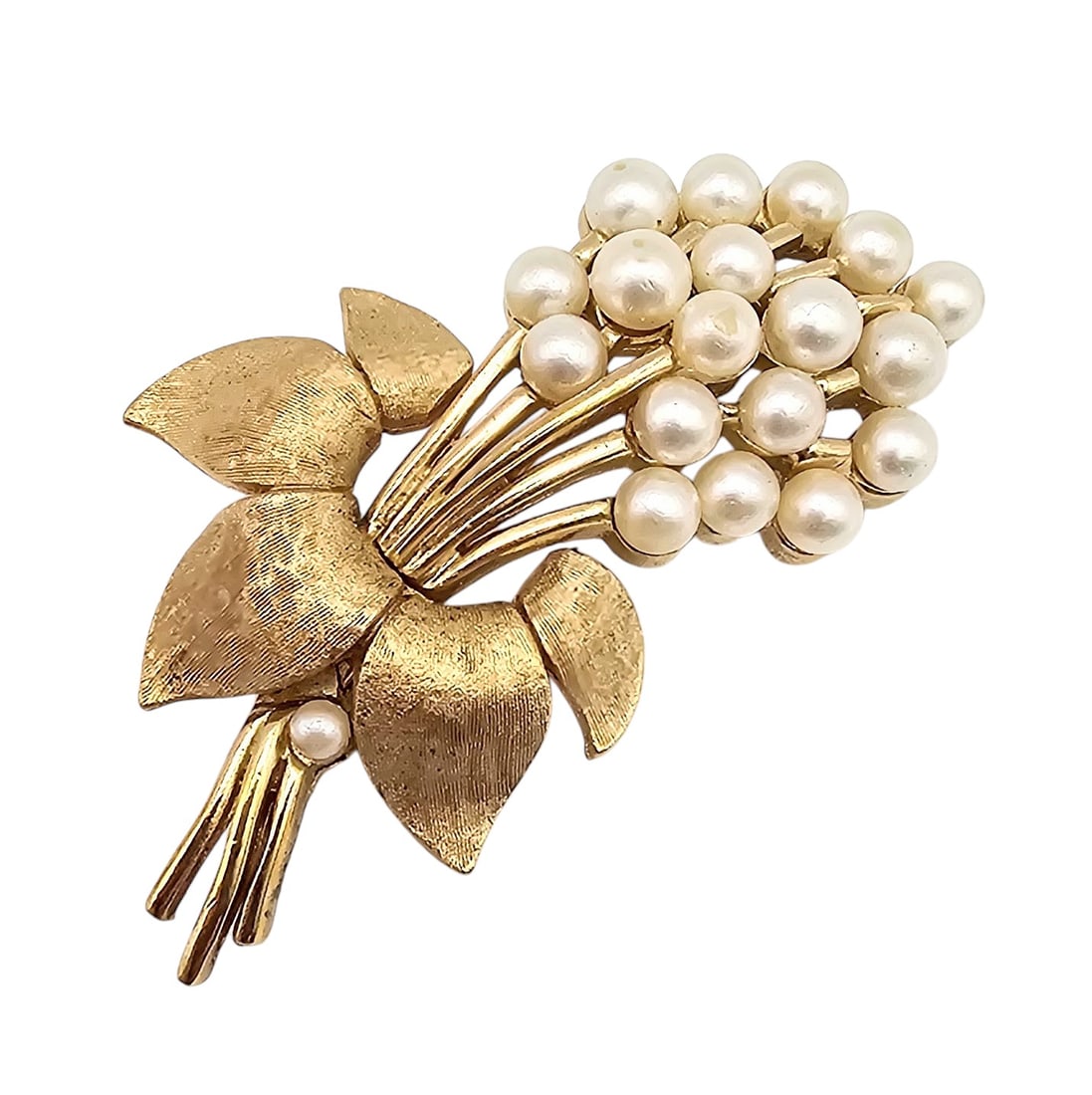 Crown Trifari Vintage Faux Pearl Gold Tone Flower Brooch: Crown Trifari Vintage Faux Pearl Gold Tone Flower Brooch